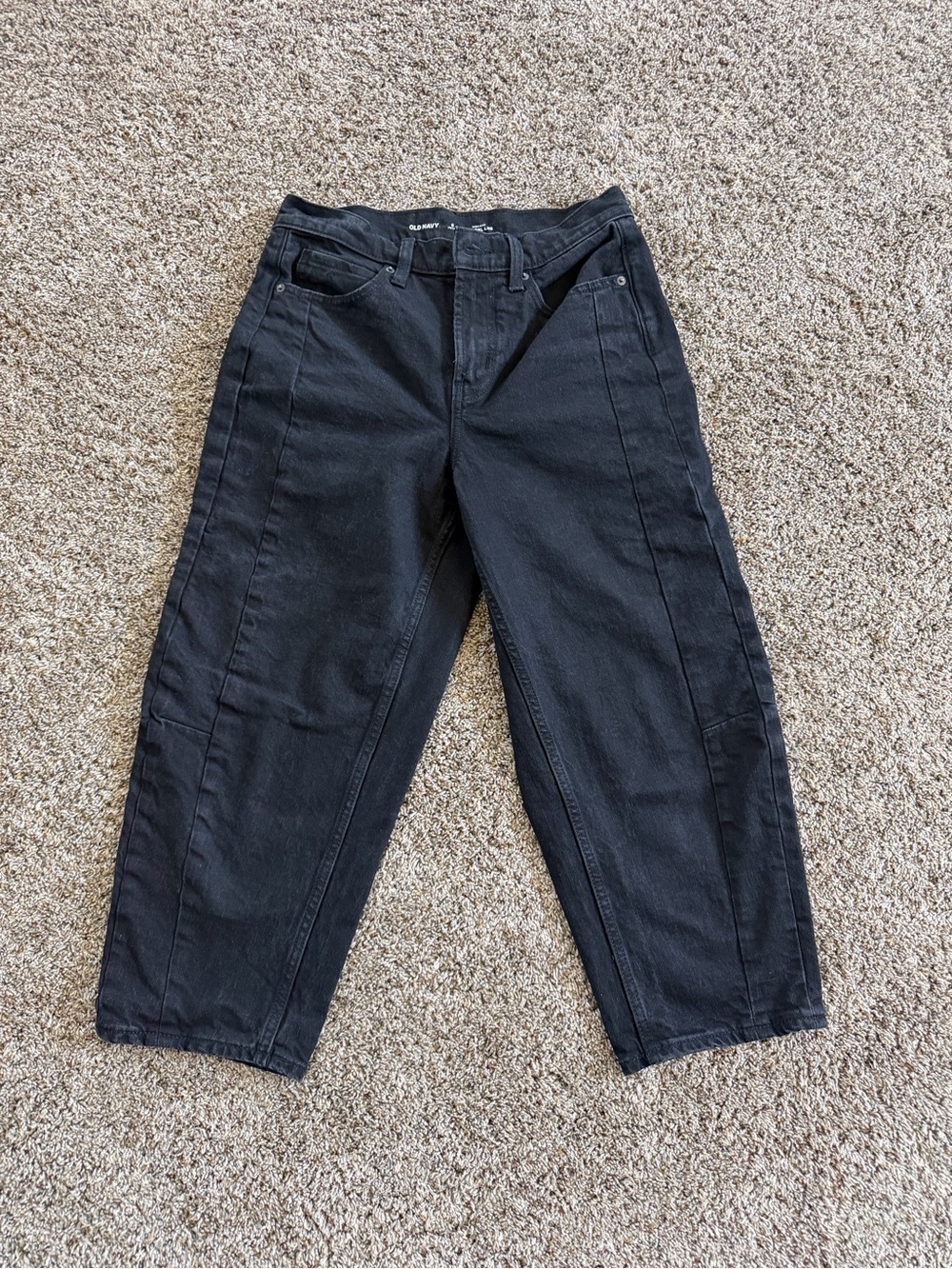 Old Navy Black High-Waisted Barrel
Ankle Jeans - Picture 3 of 6